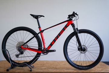Used Trek Procaliber 9.5 2024 2024 Mountainbike, Red, 29 — image 1 of 10