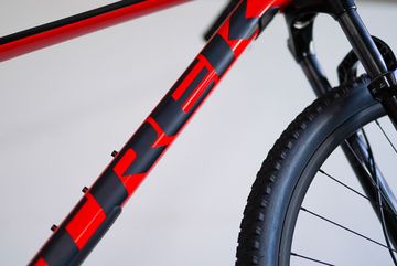 Used Trek Procaliber 9.5 2024 2024 Mountainbike, Red, 29 — image 4 of 10