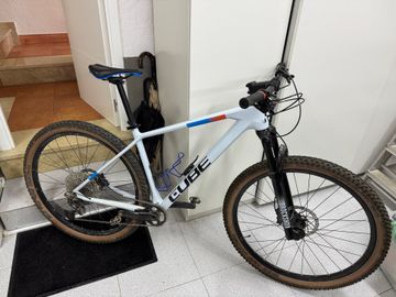 Tweedehands CUBE REACTION C:62 PRO 2023 2023 Mountainbike — afbeelding 1 van 8