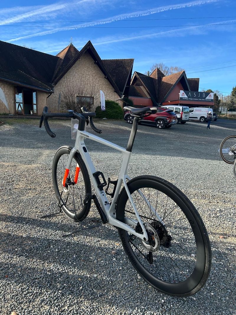 Brugt Cannondale Supersix Shimano 105 Di2 2024 Road & Gravel