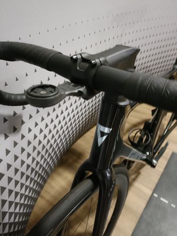 Used Giant Tcr Shimano 105 Di2 2025 Road & Gravel — image 8 of 9