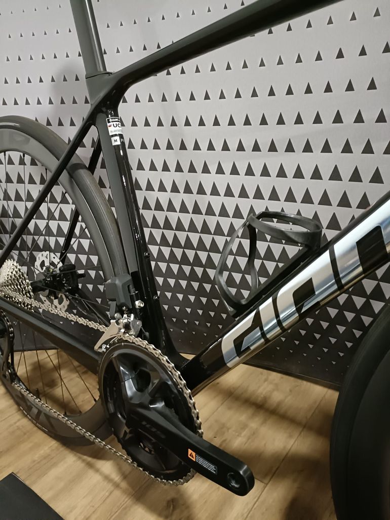 Used Giant Tcr Shimano 105 Di2 2025 Road & Gravel — image 4 of 9