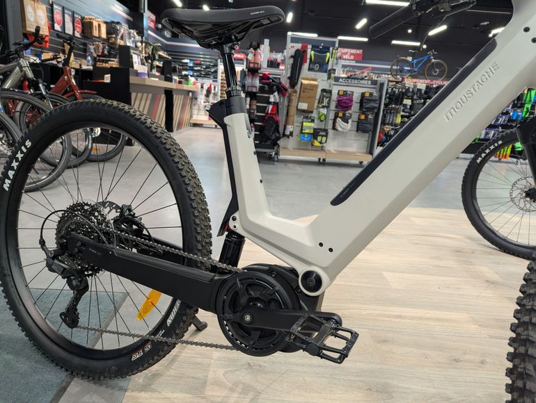 Used Moustache J. off 2023 2023 Mountainbike, Grigio chiaro — image 3 of 3