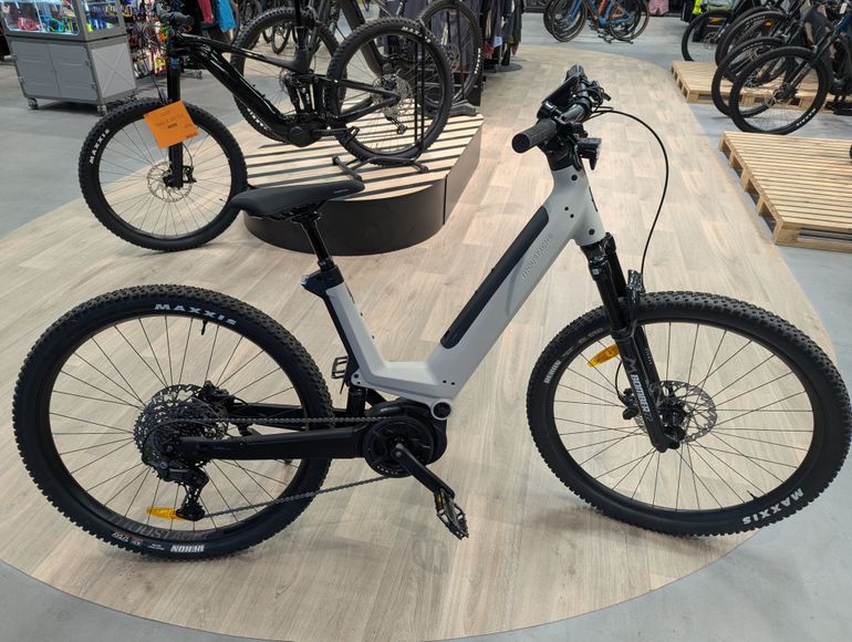 Used Moustache J. off 2023 2023 Mountainbike, Grigio chiaro — image 1 of 3