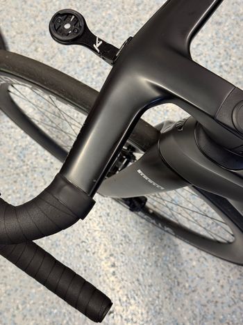 Used Trek Madone SLR 6 Gen 7 2024 2024 Road & Gravel, Black — image 11 of 14