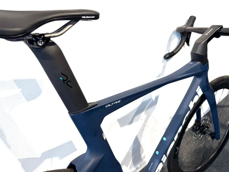Used Bianchi Oltre Comp 105 Di2 2025 Road & Gravel, Blue — image 6 of 7