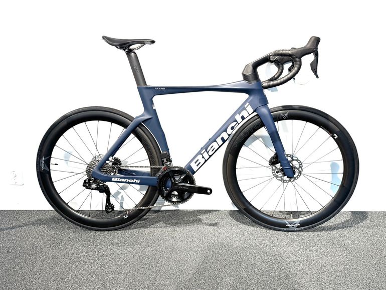 Used Bianchi Oltre Comp 105 Di2 2025 Road & Gravel, Blue — image 3 of 7