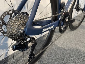 Used Bianchi Oltre Comp 105 Di2 2025 Road & Gravel, Blue — image 5 of 7