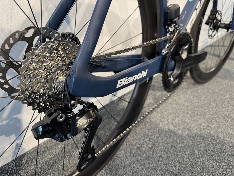 Used Bianchi Oltre Comp 105 Di2 2025 Road & Gravel, Blue — image 5 of 7