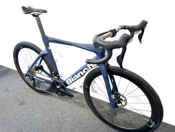 Used Bianchi Oltre Comp 105 Di2 2025 Road & Gravel, Blue — image 4 of 7