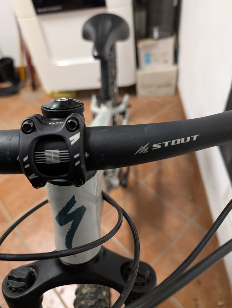 Used Specialized Rockhopper Other Microshift 2022 Mountainbike, White — image 4 of 18