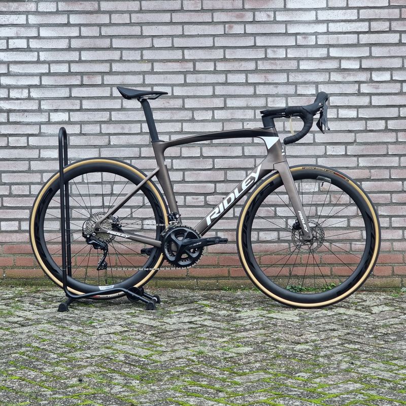 Ridley Noah Disc 105 2x11 Dark Brown Metallic 2024 Road & Gravel de segunda mano