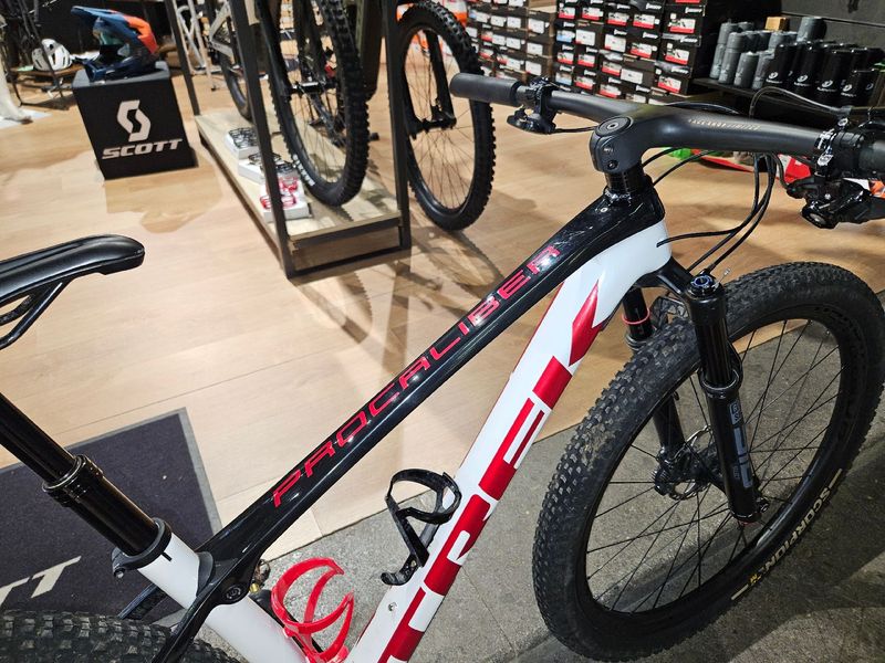 Použité Trek Procaliber 9.7 2023 2023 Mountainbike — obrázek 2 z 4