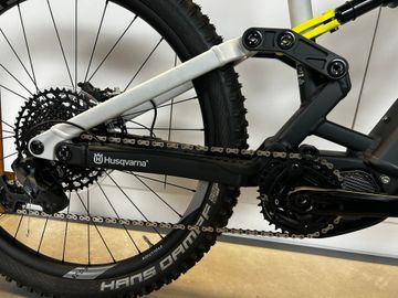 Husqvarna Hard Cross HC4 2023 2023 Mountainbike usato, Grigio chiaro — immagine 3 di 9