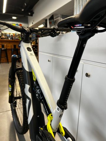 Husqvarna Hard Cross HC4 2023 2023 Mountainbike usato, Grigio chiaro — immagine 7 di 9