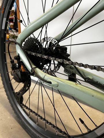 Used Liv Rove E+ 2023 Road & Gravel, Green — image 5 of 8