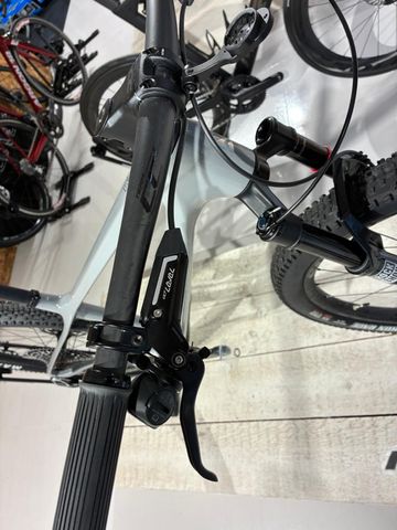 Merida BIG NINE 10K 2023 Mountainbike usato, Grigio chiaro — immagine 4 di 5