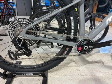 Merida BIG NINE 10K 2023 Mountainbike usato, Grigio chiaro — immagine 2 di 5