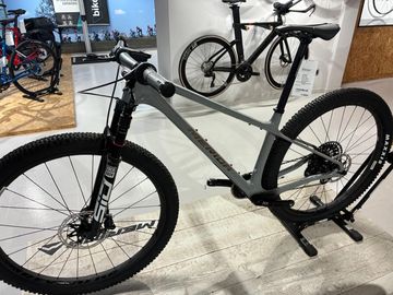Merida BIG NINE 10K 2023 Mountainbike usato, Grigio chiaro — immagine 1 di 5