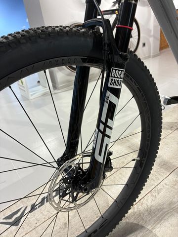 Merida BIG NINE 10K 2023 Mountainbike usato, Grigio chiaro — immagine 3 di 5