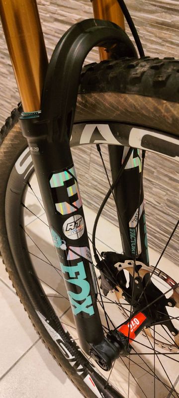 Orbea OIZ M-PRO 2024 2024 Mountainbike usato, Grigio chiaro — immagine 4 di 9
