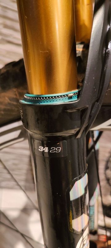 Orbea OIZ M-PRO 2024 2024 Mountainbike usato, Grigio chiaro — immagine 9 di 9