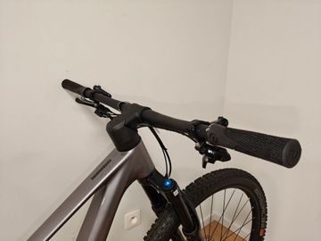 Scott Contessa Spark 910 2022 2022 Mountainbike usato, Grigio chiaro — immagine 4 di 8