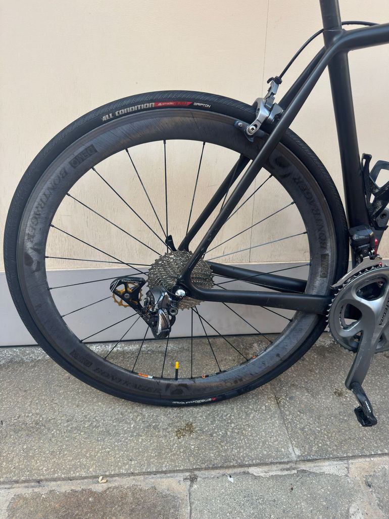 Used Specialized Tarmac Shimano Ultegra Di2 2016 Road & Gravel, Black — image 4 of 10