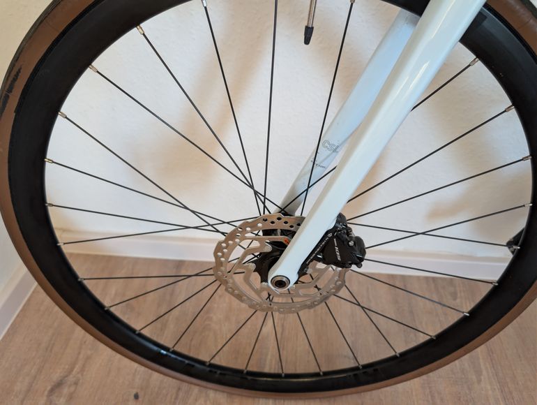 Used CUBE ATTAIN GTC RACE 2023 2023 Road & Gravel, White — image 6 of 9