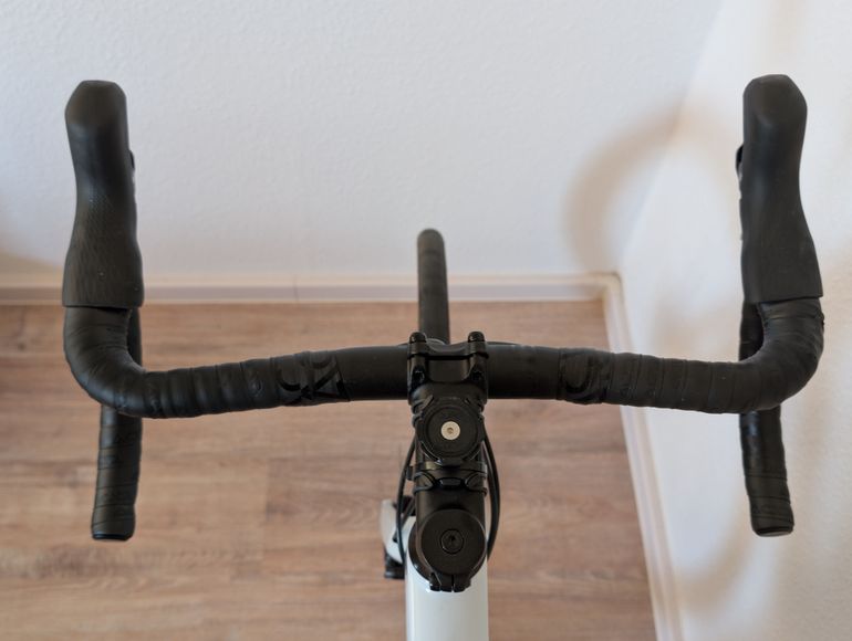 Used CUBE ATTAIN GTC RACE 2023 2023 Road & Gravel, White — image 3 of 9