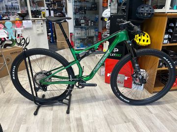 Tweedehands Merida NINETY-SIX XT 2025 2025 Mountainbike — afbeelding 1 van 3