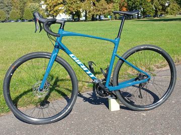 Used Giant Revolt 1 2022 2022 Road & Gravel, Green — image 9 of 14