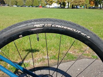 Used Giant Revolt 1 2022 2022 Road & Gravel, Green — image 7 of 14
