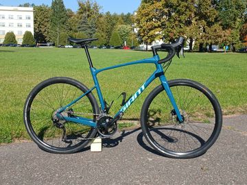 Used Giant Revolt 1 2022 2022 Road & Gravel, Green — image 1 of 14