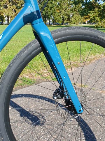 Used Giant Revolt 1 2022 2022 Road & Gravel, Green — image 12 of 14