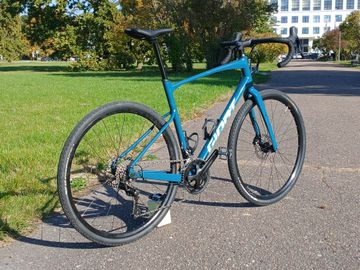 Used Giant Revolt 1 2022 2022 Road & Gravel, Green — image 4 of 14