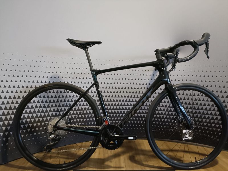 Käytetty Giant Defy Advanced 1 2022 2022 Road & Gravel