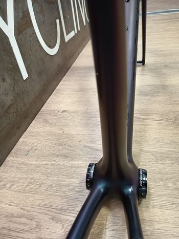 Used Specialized S-Works Tarmac SL8 LTD 2025 Frameset 2025 Road & Gravel — image 3 of 10