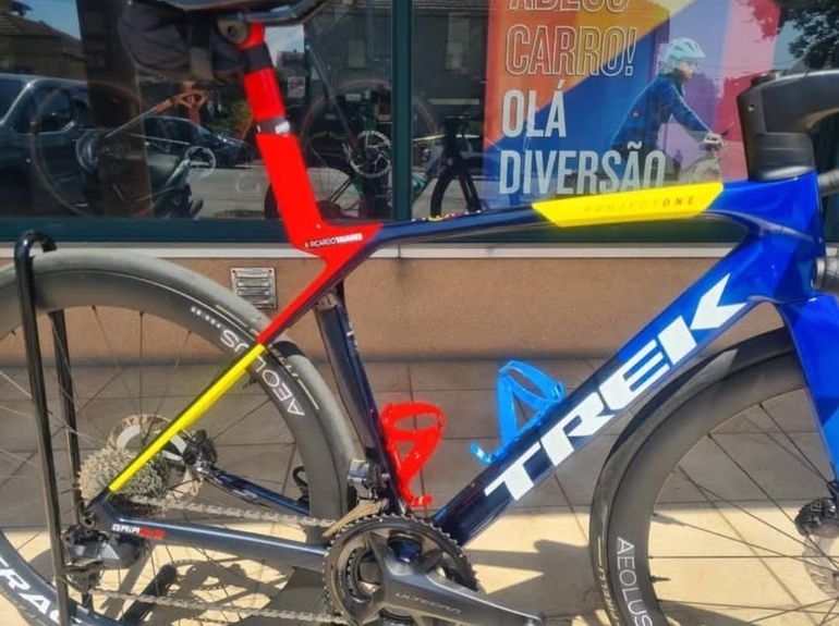 Used Trek Madone SLR 7 Gen 8 2025 2025 Road & Gravel, Blue — image 3 of 6