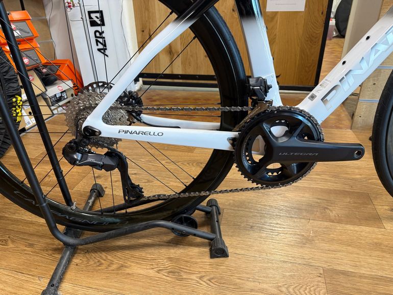 Used Pinarello F7 ULTEGRA DI2 Roues Campa Shamal 2025 Road & Gravel, Black — image 2 of 4