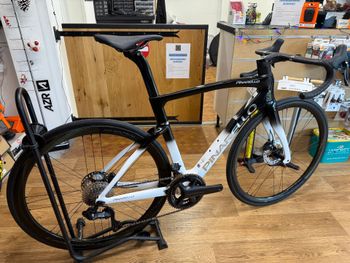 Used Pinarello F7 ULTEGRA DI2 Roues Campa Shamal 2025 Road & Gravel
