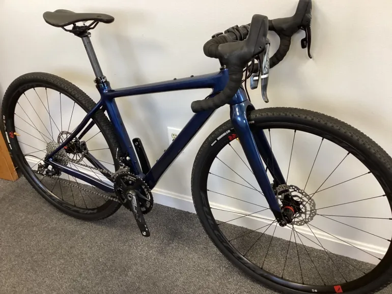 Used Pivot Pivot Vault Carbon SRAM Force 2022 Road & Gravel, Blue — image 2 of 11