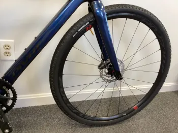 Used Pivot Pivot Vault Carbon SRAM Force 2022 Road & Gravel, Blue — image 10 of 11