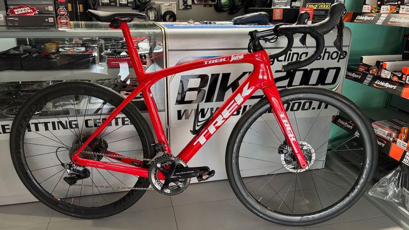 Käytetty Trek Domane Shimano Dura Ace 2021 Road & Gravel