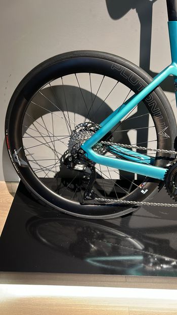 Used Bianchi e-Oltre Ultegra Di2 2024 2024 Road & Gravel — image 3 of 8
