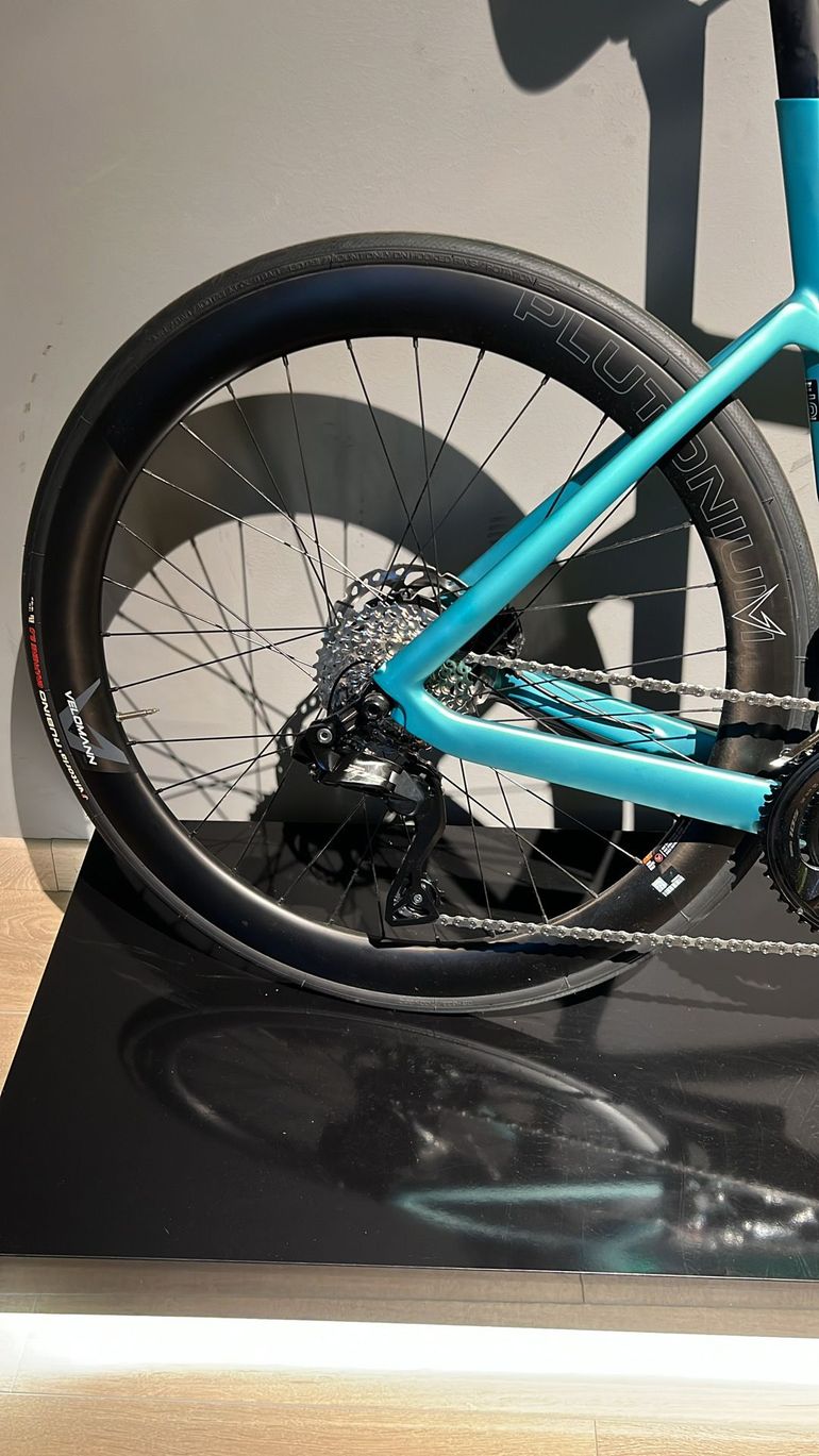 Used Bianchi e-Oltre Ultegra Di2 2024 2024 Road & Gravel — image 3 of 8