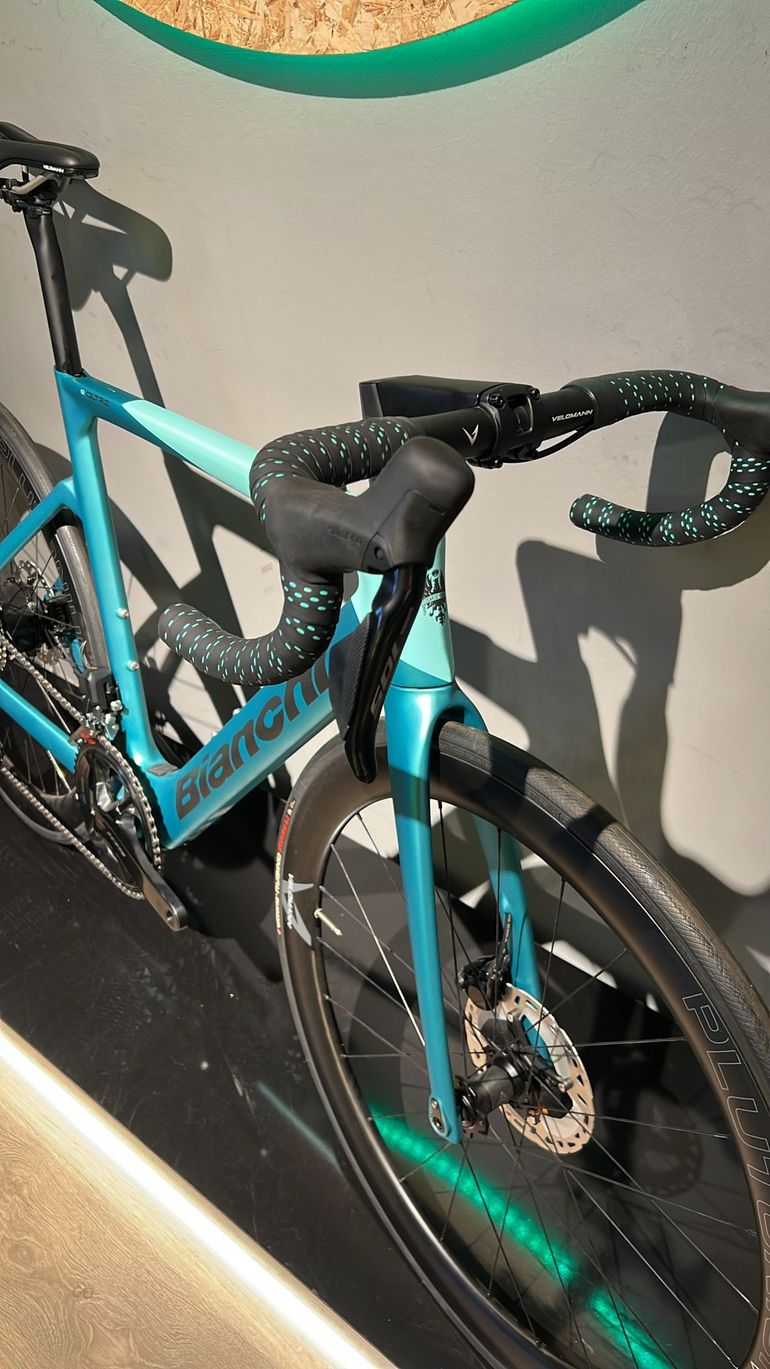 Used Bianchi e-Oltre Ultegra Di2 2024 2024 Road & Gravel — image 5 of 8