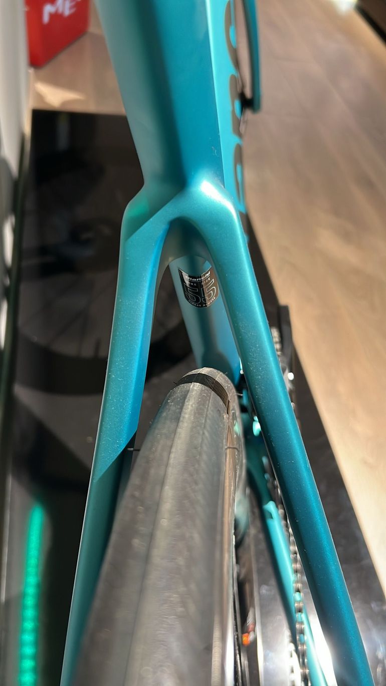 Used Bianchi e-Oltre Ultegra Di2 2024 2024 Road & Gravel — image 7 of 8