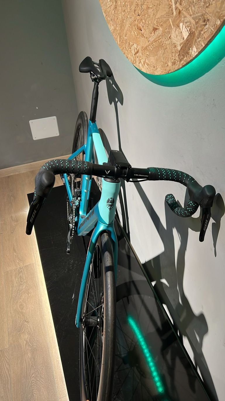 Used Bianchi e-Oltre Ultegra Di2 2024 2024 Road & Gravel — image 8 of 8