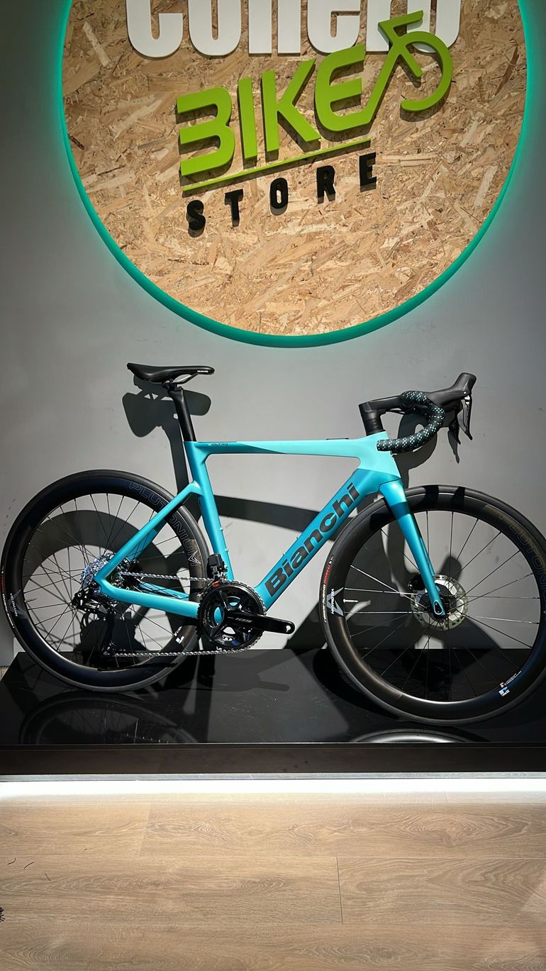 Used Bianchi e-Oltre Ultegra Di2 2024 2024 Road & Gravel — image 1 of 8